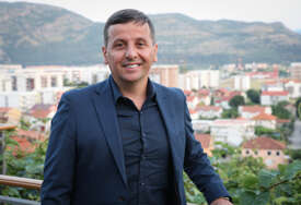 "Pokazaćemo i mi da možemo biti brutalni" Vukanović kategoričan o uvođenju skenera na narednim izborima, te imao jasnu poruku ukoliko se "popusti" Dodiku
