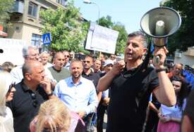 (VIDEO, FOTO) "KO SE ZADNJI SMIJE, NAJSLAĐE SE SMIJE" Nebojša Vukanović stigao u Banjaluku da podrži Milana Miličevića, žestoko udario po tužiocima