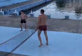 (VIDEO) MAJSTOR I KAD IGRA NOGAMA Svi se pitaju gdje Jokić provodi ljeto, ovaj snimak sve govori