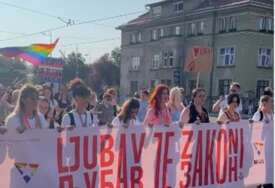 (VIDEO) PARADA PONOSA U SARAJEVU Šetnja po glavnim gradskim ulicama pod motom "Ljubav je zakon"