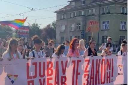 (VIDEO) PARADA PONOSA U SARAJEVU Šetnja po glavnim gradskim ulicama pod motom "Ljubav je zakon"