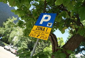 (FOTO) Da li će turisti PLAĆATI PARKING u Banjaluci: Bitka za "zlatnu koku", koja može donijeti milione maraka