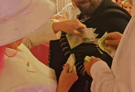 (FOTO) Vrtoglava cifra za samo 40 sekundi: Zorica Brunclik i Kemiš REĐALI PARE PO HARMONICI k'o da sutra ne postoji