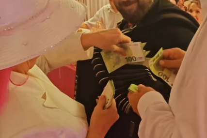 (FOTO) Vrtoglava cifra za samo 40 sekundi: Zorica Brunclik i Kemiš REĐALI PARE PO HARMONICI k'o da sutra ne postoji