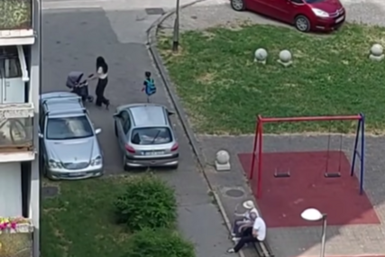 (VIDEO) BANJALUČKI KLASIK Auto u Boriku već 3 dana nepropisno parkiran, građanima preostaje da idu U RIKVERC