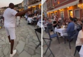 (VIDEO) Medžik Džonson naletio na Srbe: Nisu se suzdržali, izgovorili su ove riječi, on uzvratio osmijehom