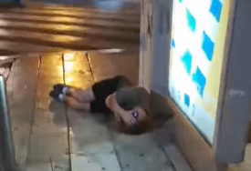 (VIDEO, FOTO) Divlji turizam u srcu Splita: Vika, povraćanje i SPAVANJE TURISTA PO ULICAMA postali svakodnevica