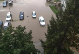 (FOTO) Nevrijeme protutnjalo Srbijom: Na ulicama potop, iščupana stabla, oluja iza sebe ostavila haos