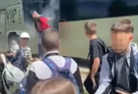 (VIDEO) Novi dramatični snimci sa ekskurzije: Djeca ISKAČU IZ ZAPALJENOG AUTOBUSA, dim na sve strane