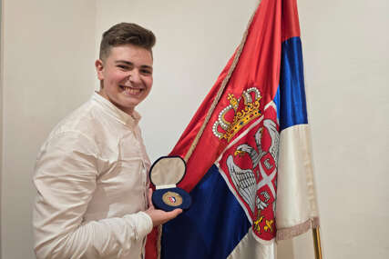 (FOTO) Nastup mladog virtuoza ispraćen aplauzom: Đorđe Perić (15) DOBITNIK ZLATNE ZNAČKE u Parizu za doprinos očuvanju srpske kulture