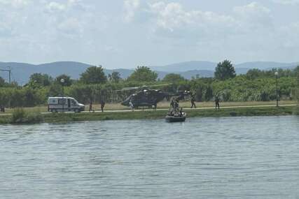 (VIDEO, FOTO) HELIKOPTERI, GLISERI, DESPOTI, SPECIJALCI Akcija kao iz filma kod Laktaša, iz policije otkrivaju detalje