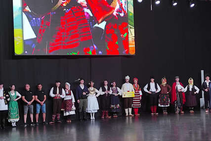(FOTO) Stigla 32 ansambla: Otvorena Evropska smotra SRPSKOG FOLKLORA u Banjaluci