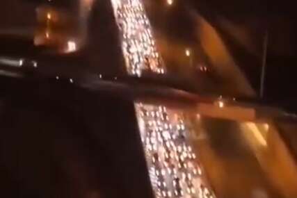 (VIDEO) Tramp pozvao na evakuaciju, stanovništvo napušta grad: Saobraćajni kolaps na izlazu iz Teherana