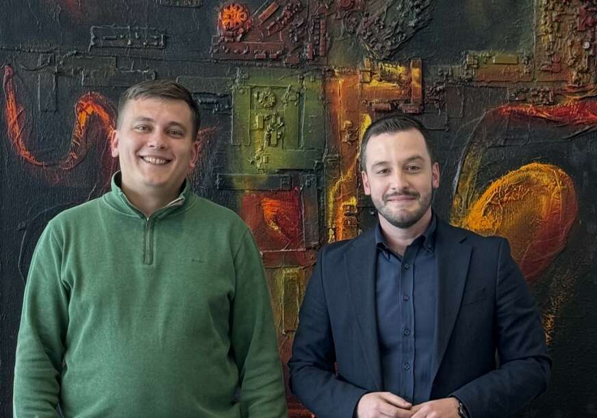Laptop i pokloni za učenike: Pekara Manja iznenadila najinovativnijeg učitelja u BiH