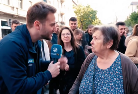  (VIDEO) "OVO JE JEZIVO" Snimak bake kako odgovara na pitanje šta je vještačka inteligencija postao VIRALAN  