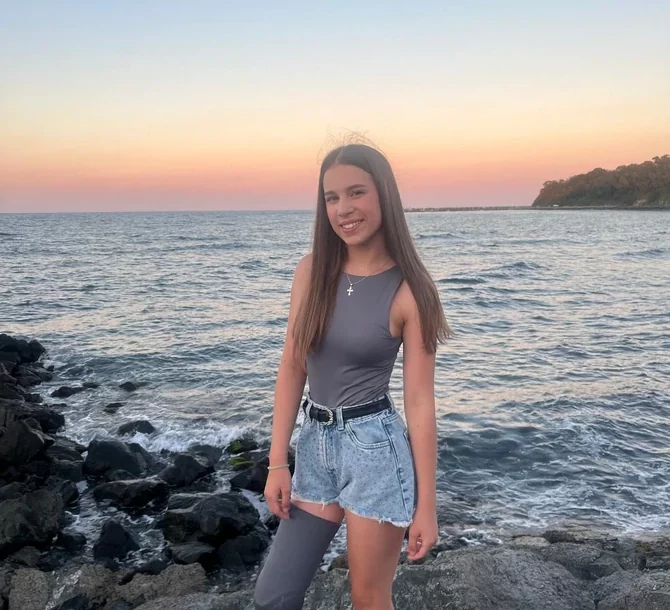 (FOTO) Lijepa, hrabra i svoja: Marija (15) na maturskoj večeri PROTEZU NOSILA S PONOSOM, nije dopustila da joj bolest oduzme snove