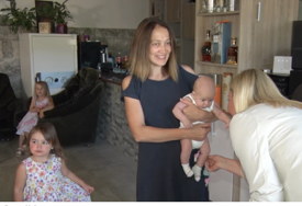 (FOTO) Njihov dom vrvi od dječije graje: Aleksandra i Milija se vratili iz Rusije u Užice SA SVOJE 11 DJECE i život zasnovali u seoskom domaćinstvu
