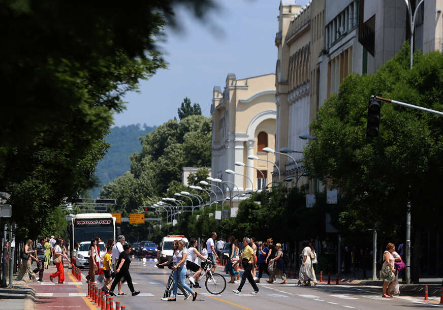 gradjani , centar banjaluke , ulica kralja petra prvog karadjordjevića