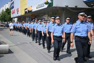 Okupljanje policajaca ispred suda u Bijeljini