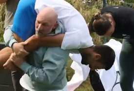 (VIDEO) Đoković se obračunao sa trenerom Arine Sabalenke: Nije imao sreće, on ga IZNIO SA TERENA, teniserka sa osmijehom sve posmatrala