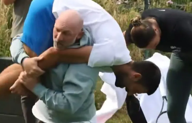 (VIDEO) Đoković se obračunao sa trenerom Arine Sabalenke: Nije imao sreće, on ga IZNIO SA TERENA, teniserka sa osmijehom sve posmatrala