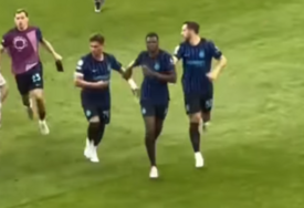 (VIDEO) DRAMA NA KRAJU Igrači ušli u sukob, Holanđanin i Argentinac "na ivici" okršaja