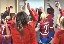 (VIDEO) Iznenađenje za selektorku u svlačionici: Fudbalerke Srbije pjesmom proslavile plasman u elitnu diviziju Lige nacija