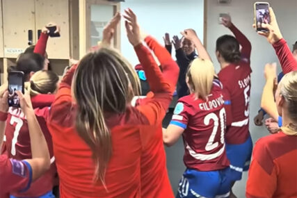 (VIDEO) Iznenađenje za selektorku u svlačionici: Fudbalerke Srbije pjesmom proslavile plasman u elitnu diviziju Lige nacija