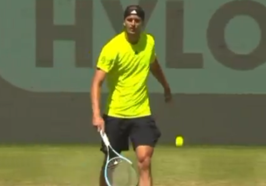 (VIDEO) "Uhvatio se za stomak" Zverev doživio peh, pa usred meča OTRČAO U WC