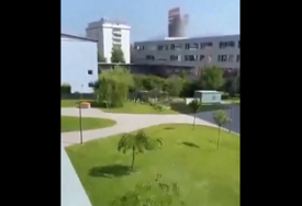 (VIDEO) PUCNJEVI ODJEKUJU NA SVE STRANE Snimljen trenutak kada je monstrum ušao u školu u Gracu i krenuo u KRVAVI POHOD