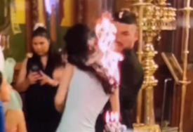 (VIDEO) GORE MREŽE Kuma se zapalila u crkvi tokom krštenja, snimak postao viralan