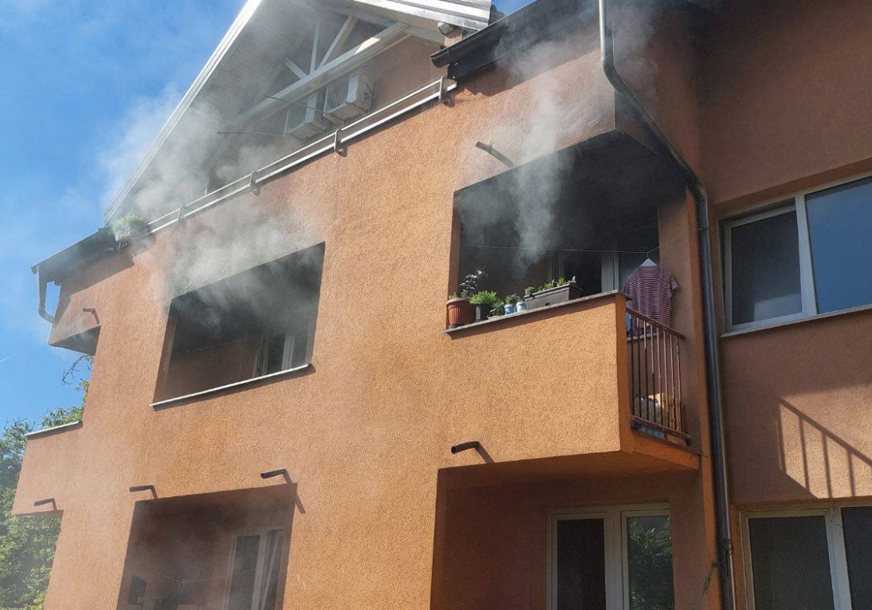 (FOTO) Buran dan za BANJALUČKE VATROGASCE: U jednom stanu izbio požar, a u drugom pčele napravile haos