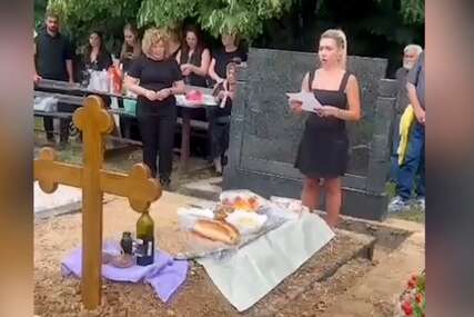 “Rode se veliki muškarci - on je bio jedan od njih” Jovana Jeremić u suzama održala potresni govor na očevoj sahrani