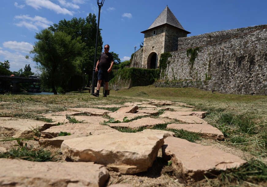 dio šetališta kod kastela propalo 