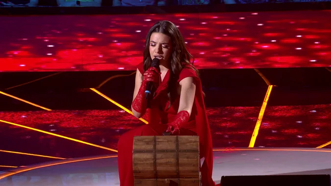 EMOTIVNO U FINALU ZVEZDA GRANDA Katarina Dakić položila 16 ruža u čast nastradalih u Novom Sadu