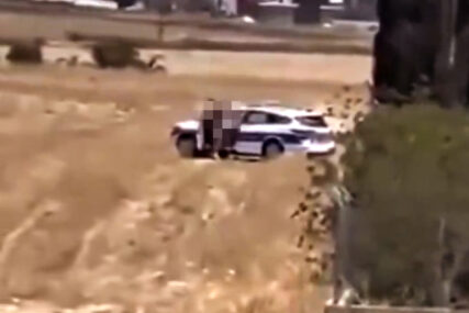 (FOTO) UHVAĆENI U VRELOJ AKCIJI Policajac i policajka imali intimni odnos usred dana, pa snimljeni