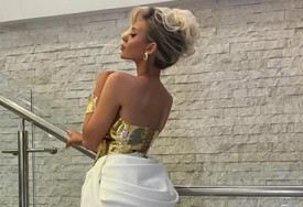 (VIDEO, FOTO) Kao da je SIŠLA SA OLIMPA: Aleksandra na maturi se pojavila u haljini KAO AFRODITA i sve ostavila bez daha