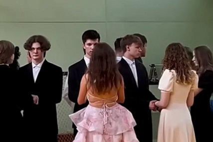 (VIDEO) Kada se okrenula NASTAO JE MUK: Maturantkinja za posljednji dan škole izabrala ovu kombinaciju, komentari su podijeljeni