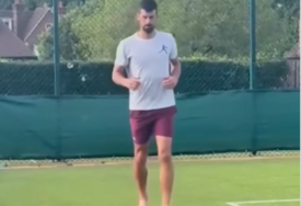 (VIDEO) U opasnoj formi: Nole odradio prvi trening pred Vimbldon
