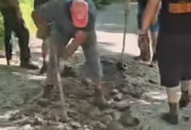 (VIDEO) Uzalud dali glasove: Mještani Šargovca ogorčeni na Stanivukovića koji NIJE ISPUNIO predizborno obećanje, sami se organizovali, pa uzeli stvar u svoje ruke