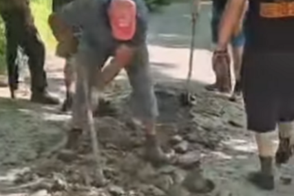 (VIDEO) Uzalud dali glasove: Mještani Šargovca ogorčeni na Stanivukovića koji NIJE ISPUNIO predizborno obećanje, sami se organizovali, pa uzeli stvar u svoje ruke