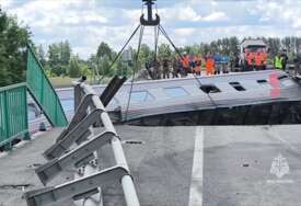(FOTO) EKSPLOZIJE NAPRAVILE HAOS Najmanje 7 mrtvih i 67 povrijeđenih u urušavanju mostova u Rusiji