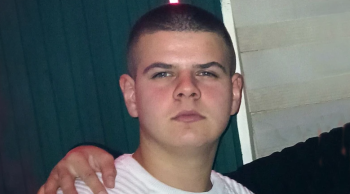 TINEJDŽER (18) POGINUO U NESREĆI Nemanji se više od 7 sati borili za život, bio suvozač u autu koji je sletio sa puta