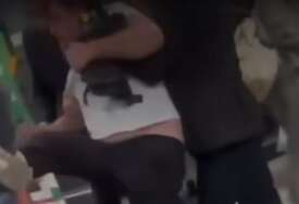 (VIDEO) Drama u Moskvi: Ljudi u crnom biznismena ubacili u gepek, kruže glasine da je BRUTALNO PRETUČEN zbog vređanja Čečena  