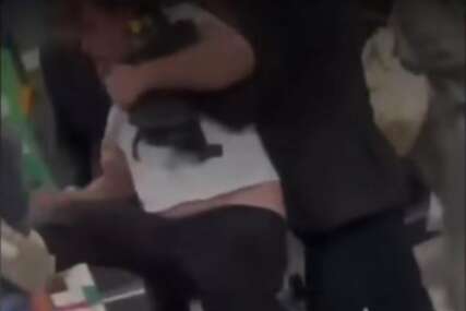(VIDEO) Drama u Moskvi: Ljudi u crnom biznismena ubacili u gepek, kruže glasine da je BRUTALNO PRETUČEN zbog vređanja Čečena