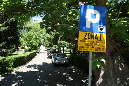 (FOTO) ODBROJAVANJE POČELO Evo od kog datuma ćete MORATI DA PLAĆATE parking u Banjaluci