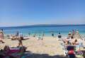 "Je l' su od zlata" Turisti u šoku zbog CIJENA LEŽALJKI na Krfu, prvi red čak 50 evra