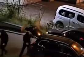 (VIDEO) NASELJEM ODJEKUJU SIRENE Pojavio se snimak pljačke bankomata u Sarajevu