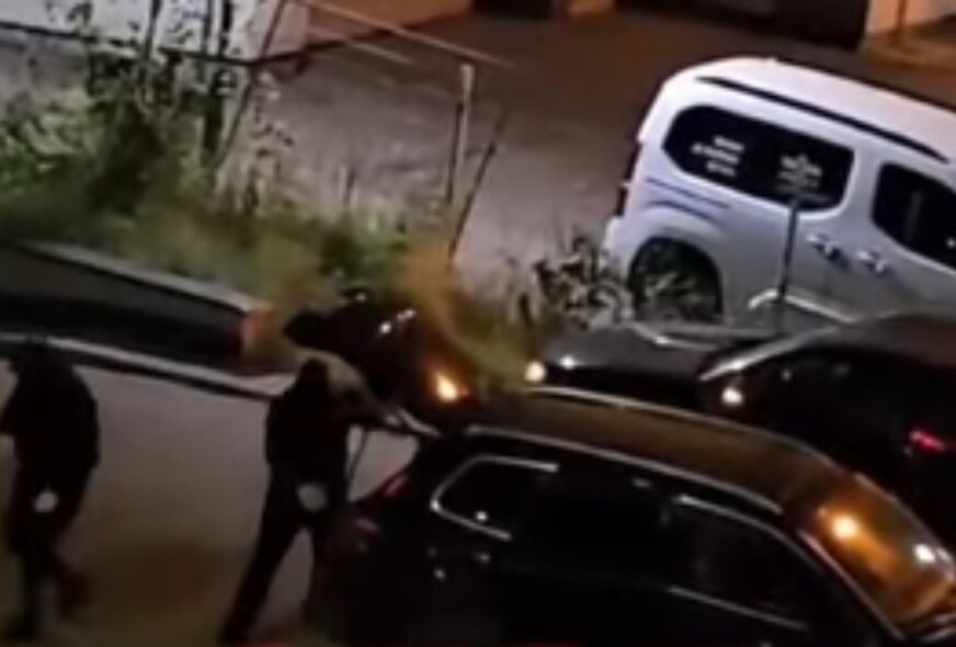 (VIDEO) NASELJEM ODJEKUJU SIRENE Pojavio se snimak pljačke bankomata u Sarajevu