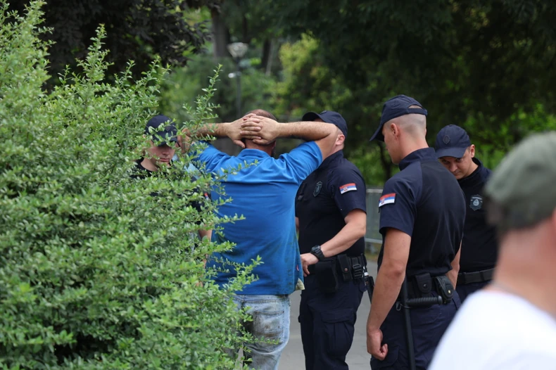 Policija hapsi